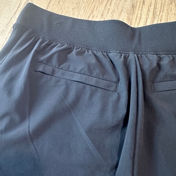 Athleta Shorts Size 2 Black Casual Travel Bermuda Walking - Picture 8 of 8